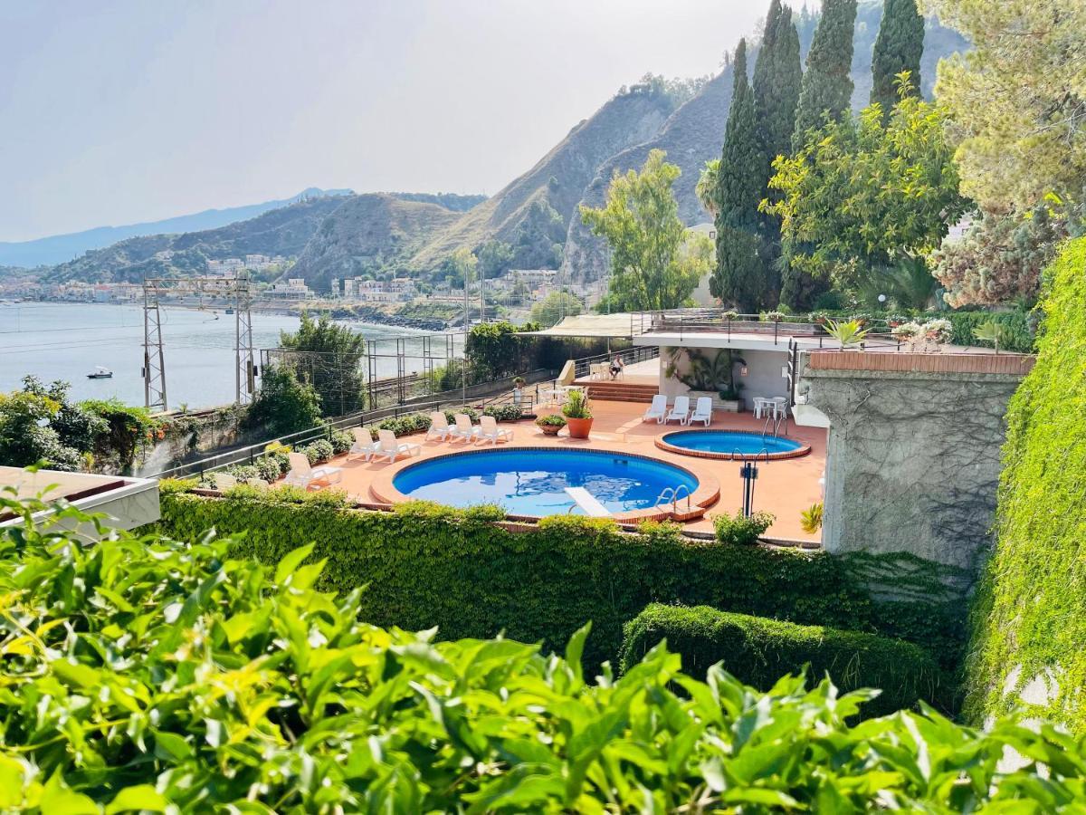 Apartament On The Sea And With Swimming Pool Taormina Exterior photo